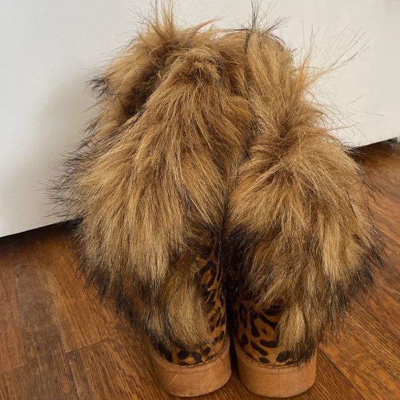 Women boots - Picture 2 of 3